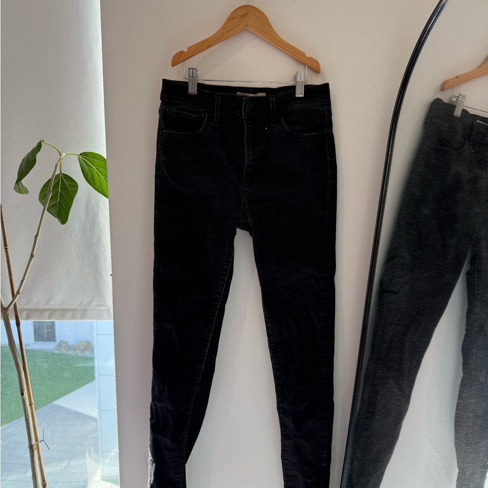 Levi's Women's Faded Black Skinny Jeans